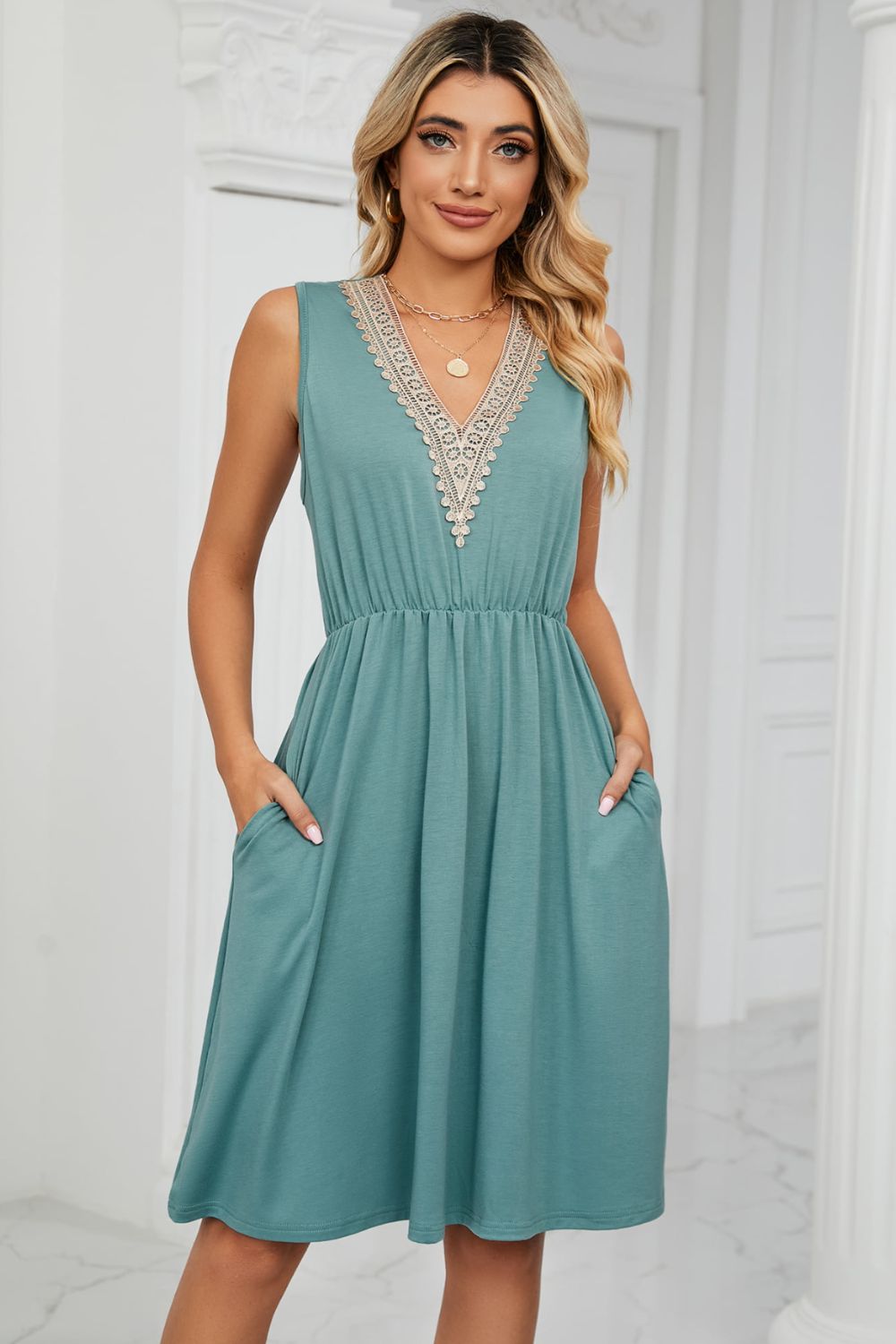 Contrast V-Neck Sleeveless Dress